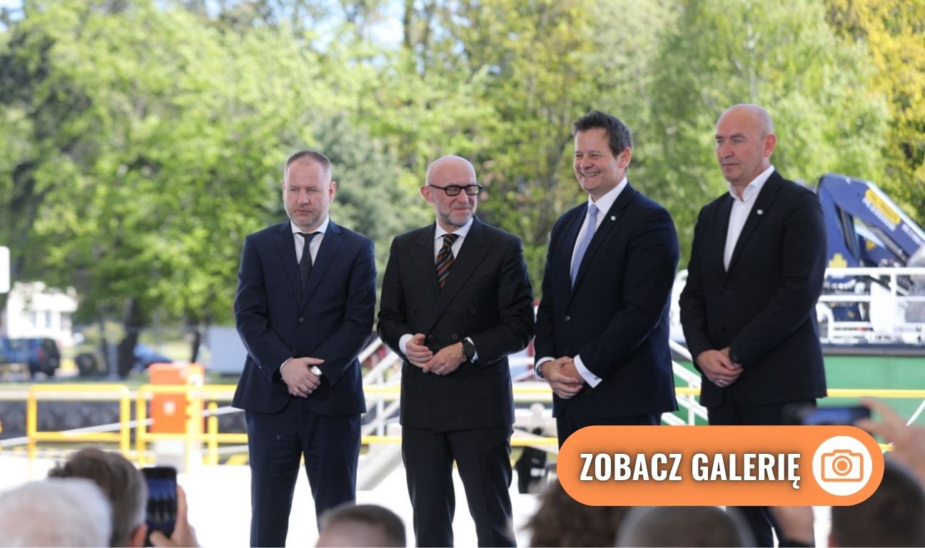 oficjalne uruchomienie bazy serwisowej morskiej farmy wiatrowej Baltic Power w Łebie z udziałem przedstawicieli wszystkich stron uczestniczących w jej budowie